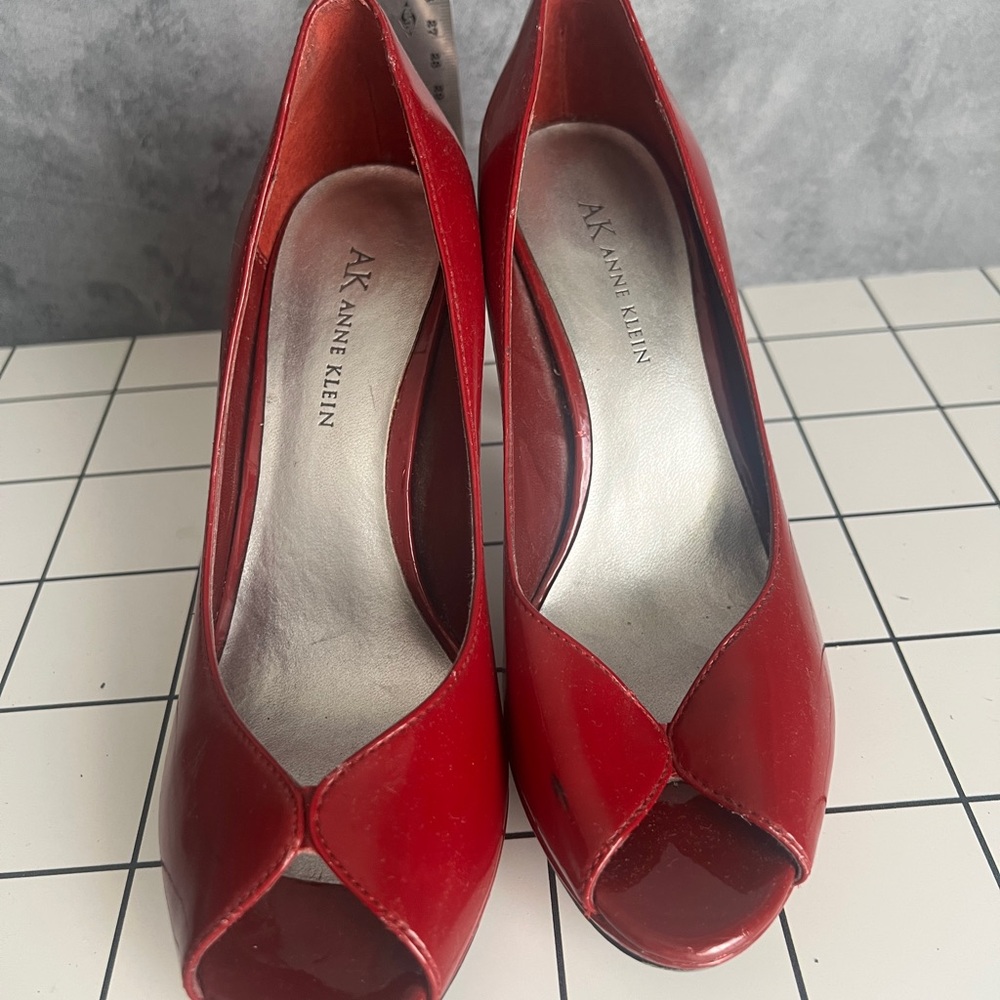 Anne Klein Red Patent Peep Toe Platform Heels Size 7 EUC